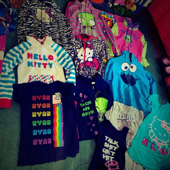 ‼️ISO‼️ looking for scene/emo clothing - Picture 4 of 4